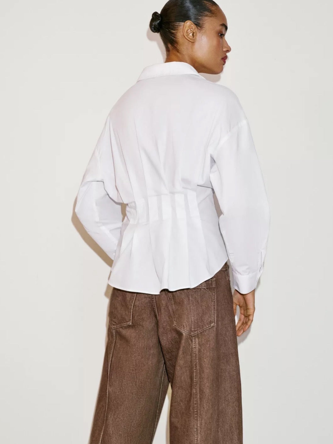 Sculpted Waist Poplin Shirt -White Color-