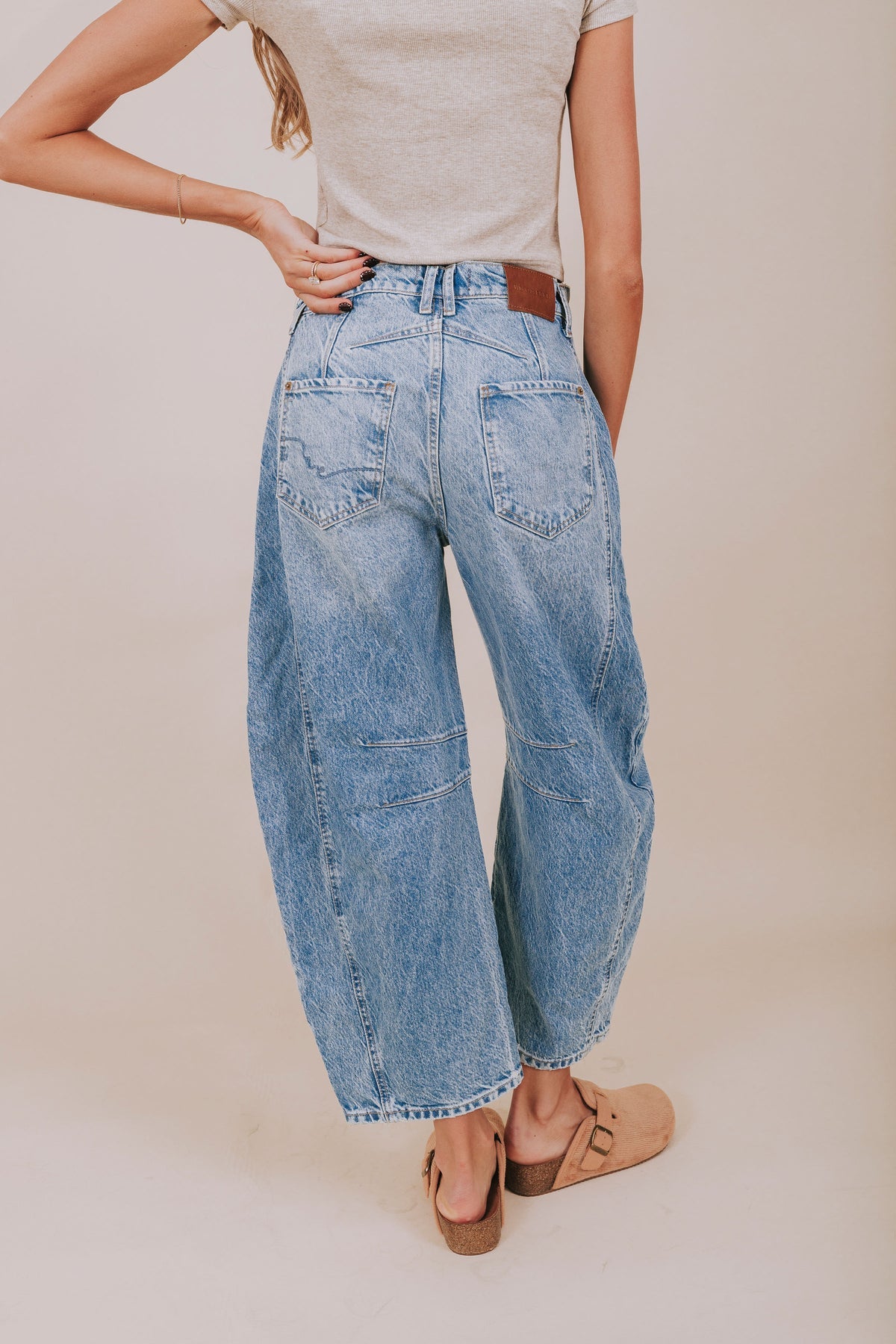 Barrel Denim Jeans - mid rise - washed blue -