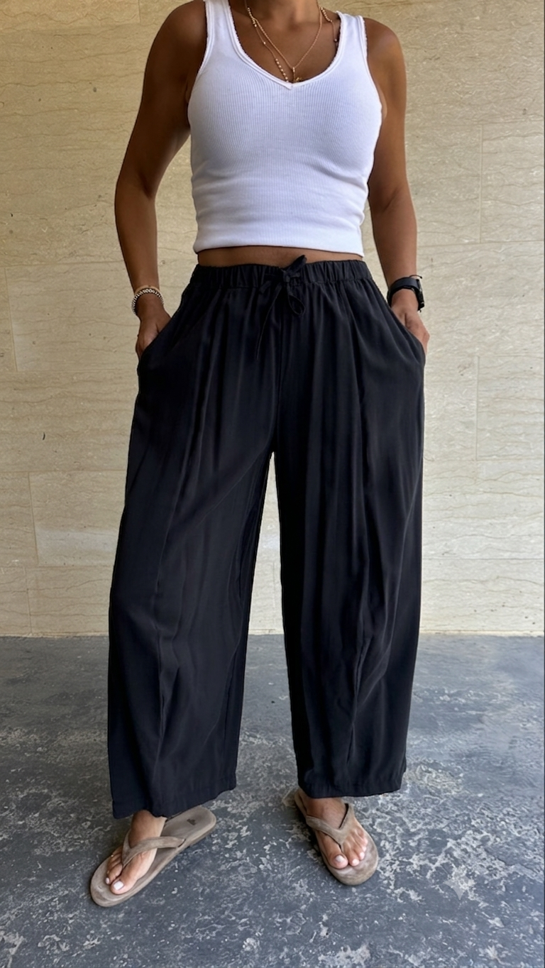 Relaxed Drawstring Wide-Leg Pants -Black Color-