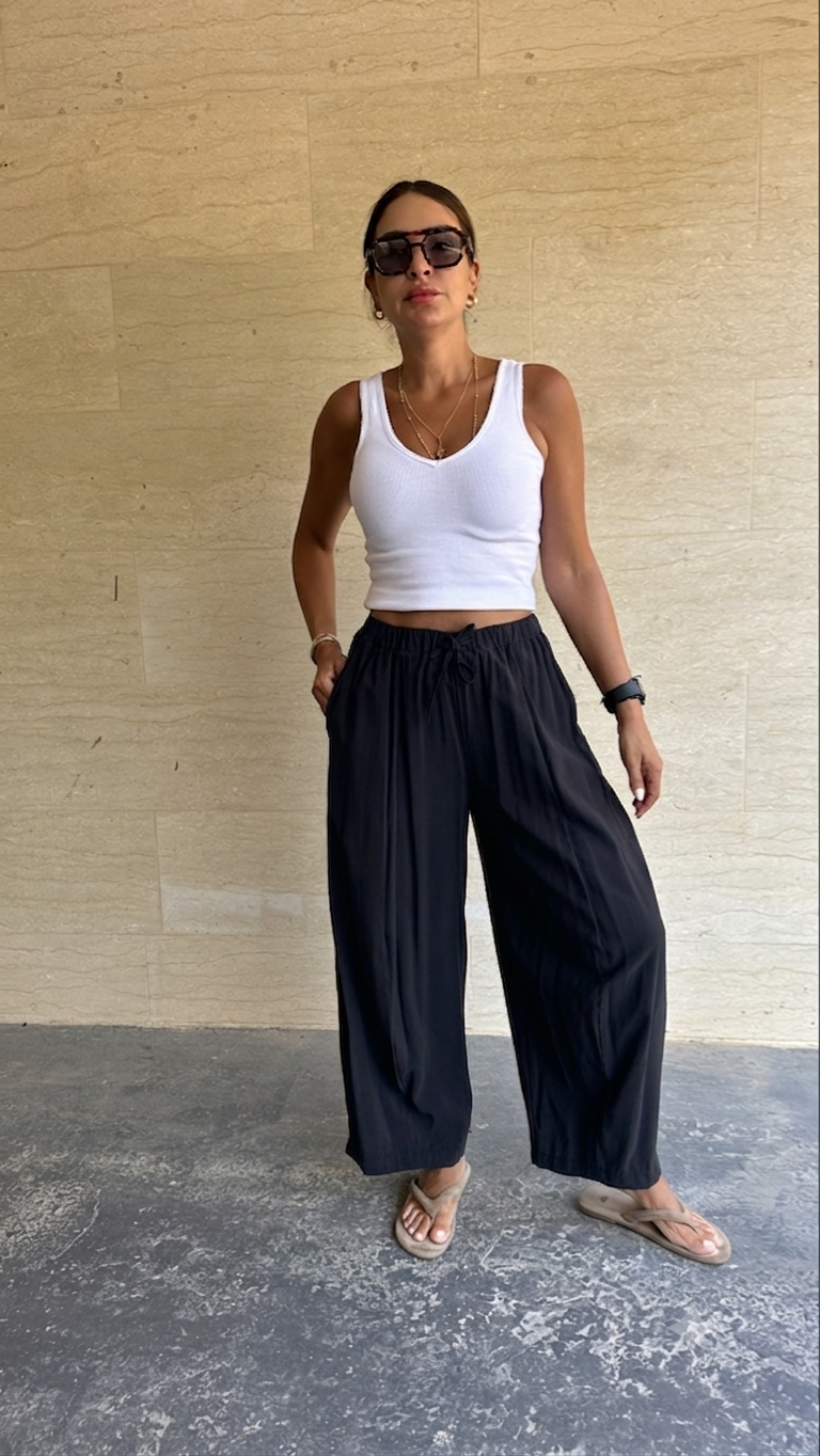 Relaxed Drawstring Wide-Leg Pants -Black Color-