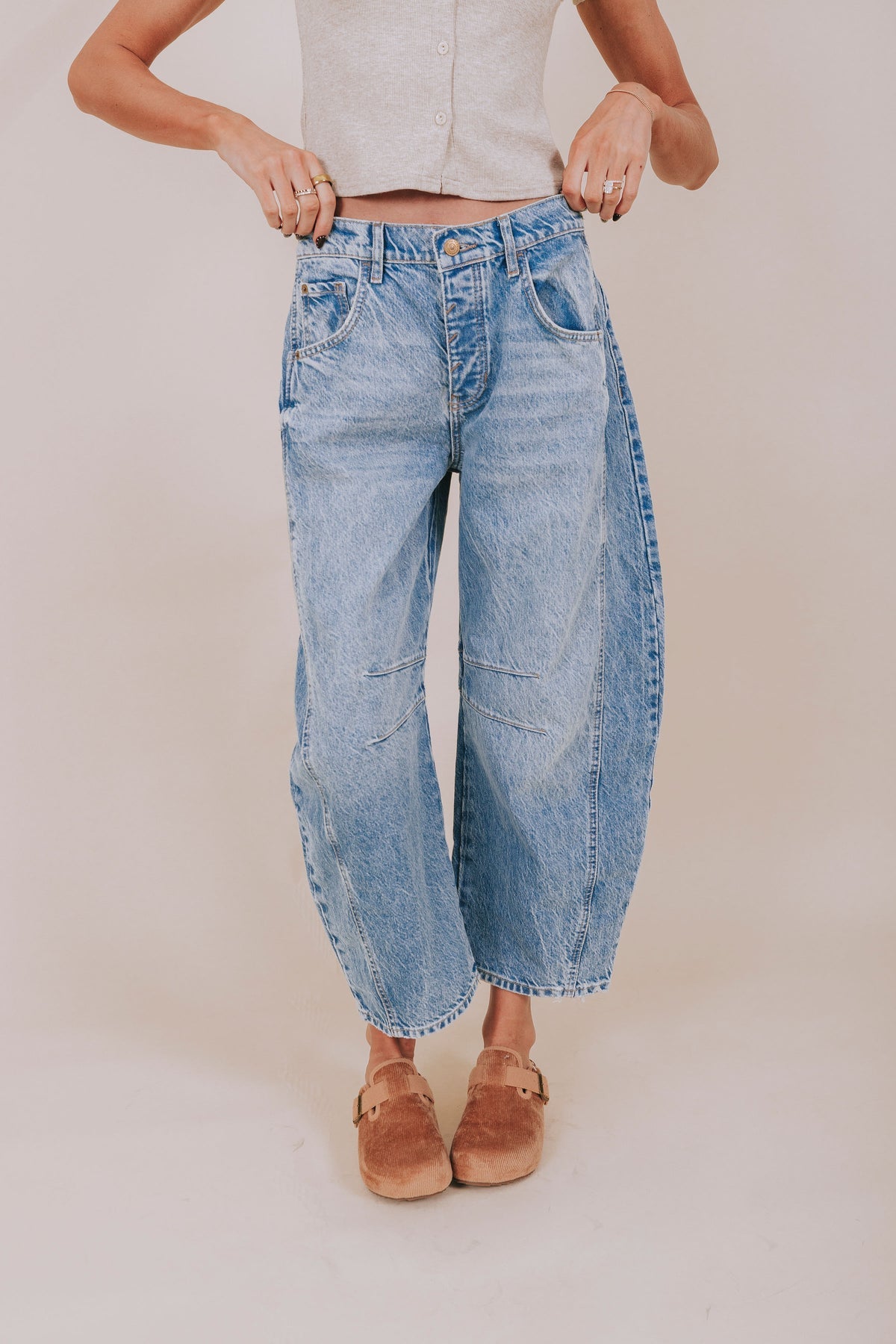 Barrel Denim Jeans - mid rise - washed blue -