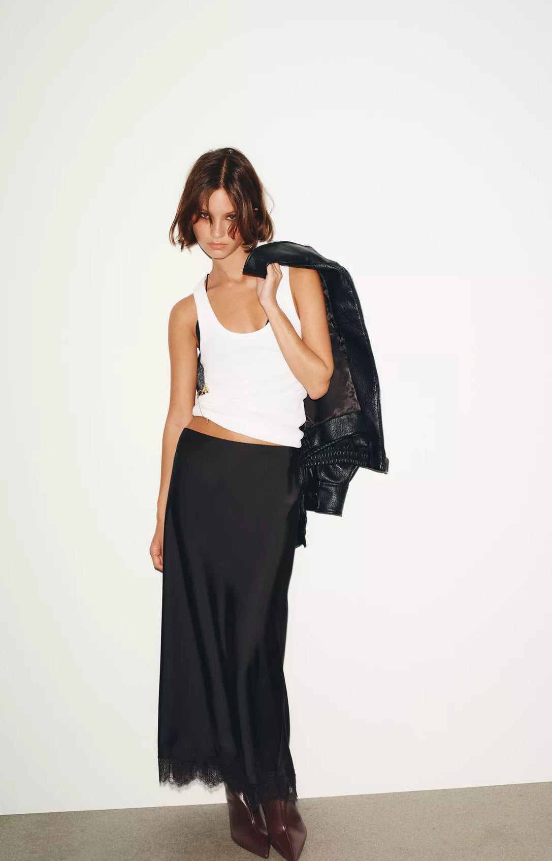 Lace Satin midi Skirt -Elastic Waist-  Black color