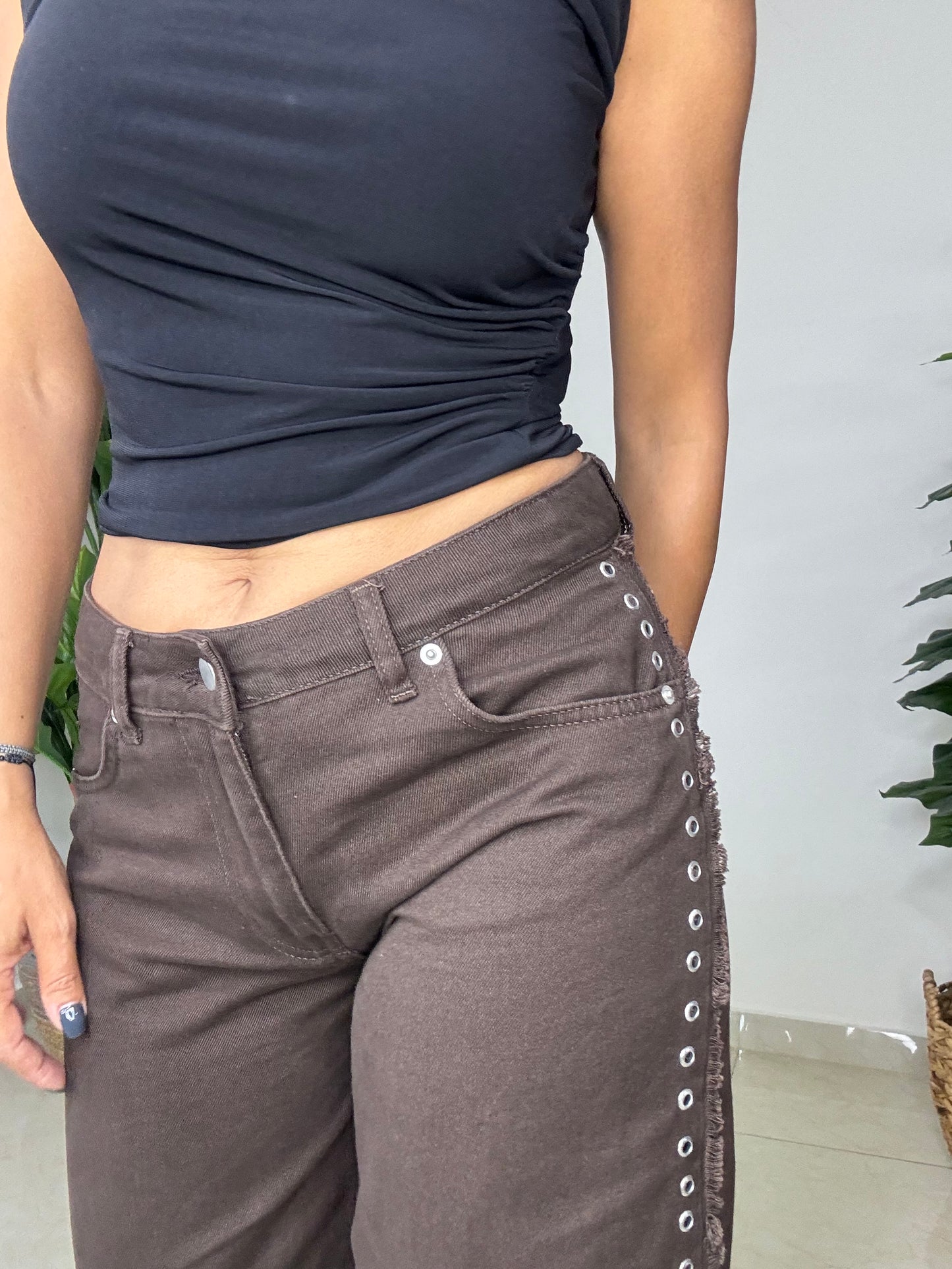 Frayed Denim Jeans straight-leg trousers with Eyelets - Mid Waist- Brown Color