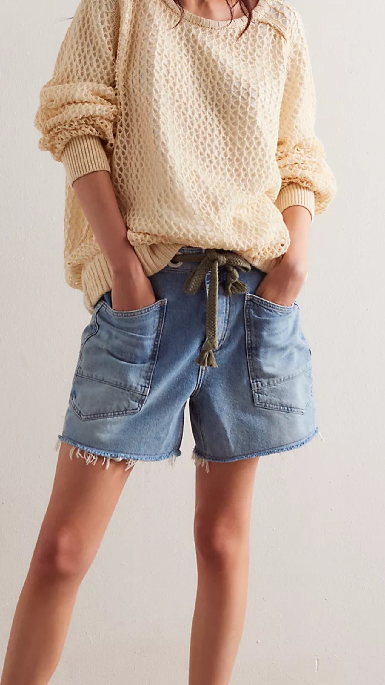 Utility Drawstring Denim Shorts – Medium Wash Frayed Raw-Hem Cargo Denim