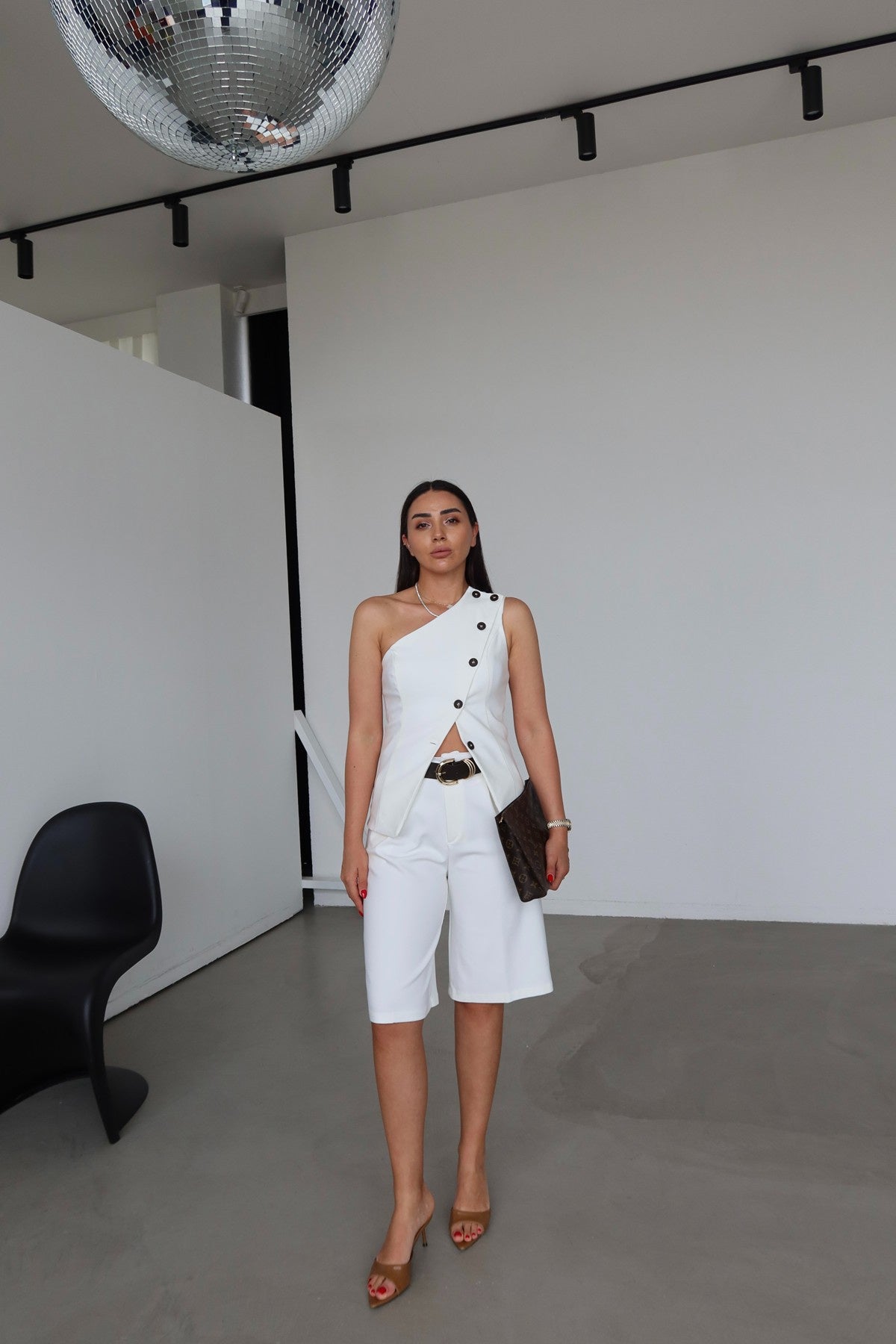 The One-Shoulder Tailored Vest - WHITE Color -