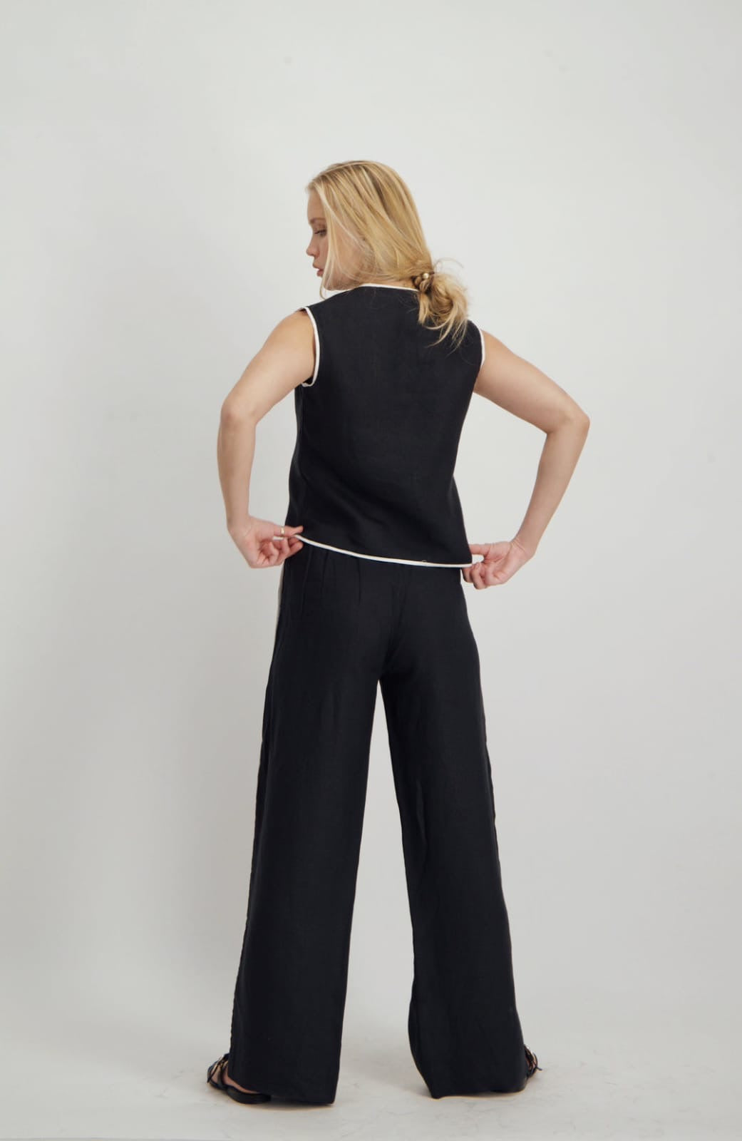 Vest Black color