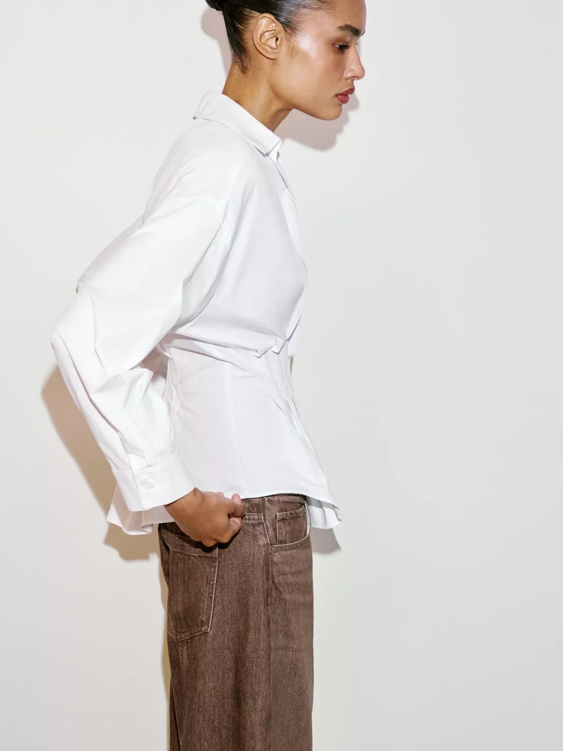 Sculpted Waist Poplin Shirt -White Color-