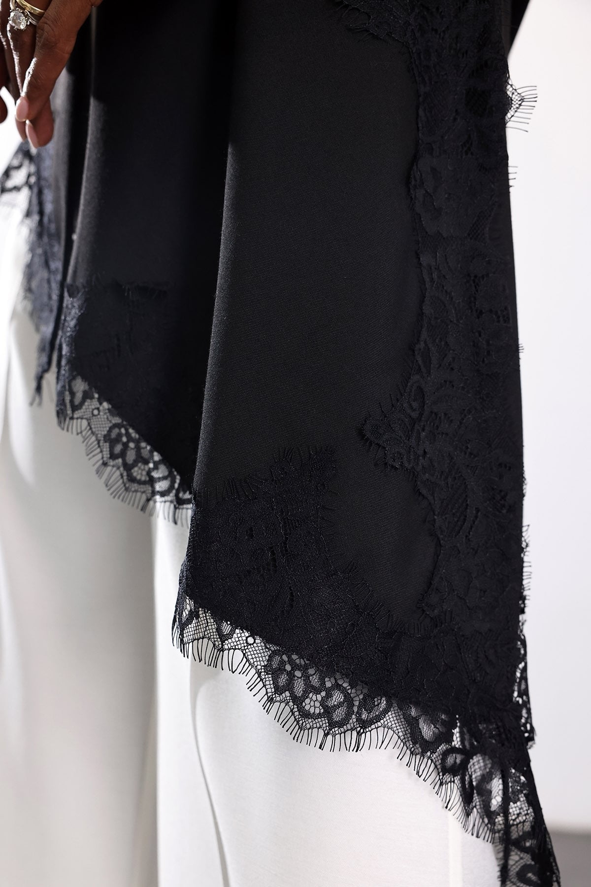 The Asymmetric Lace-Trimmed Vest -Black Color-