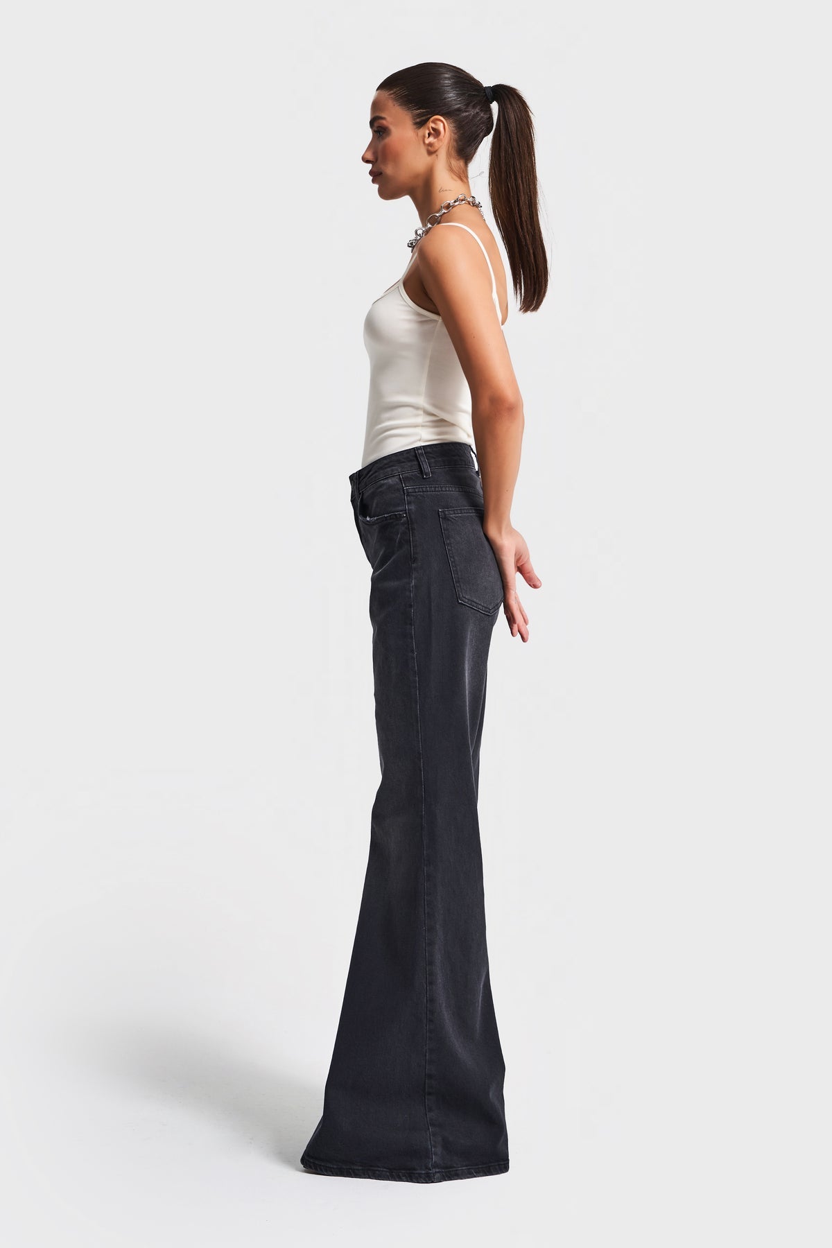 Flared Denim Jeans - Black Color - Mid waist