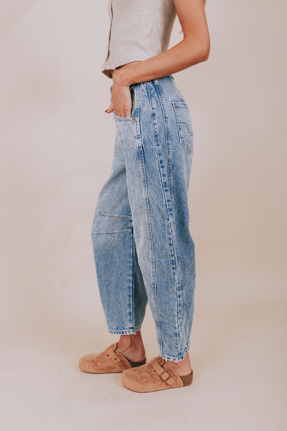 Barrel Denim Jeans - mid rise - washed blue -