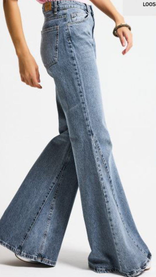 Elevate your everyday denim with our Loose Flare Jeans,