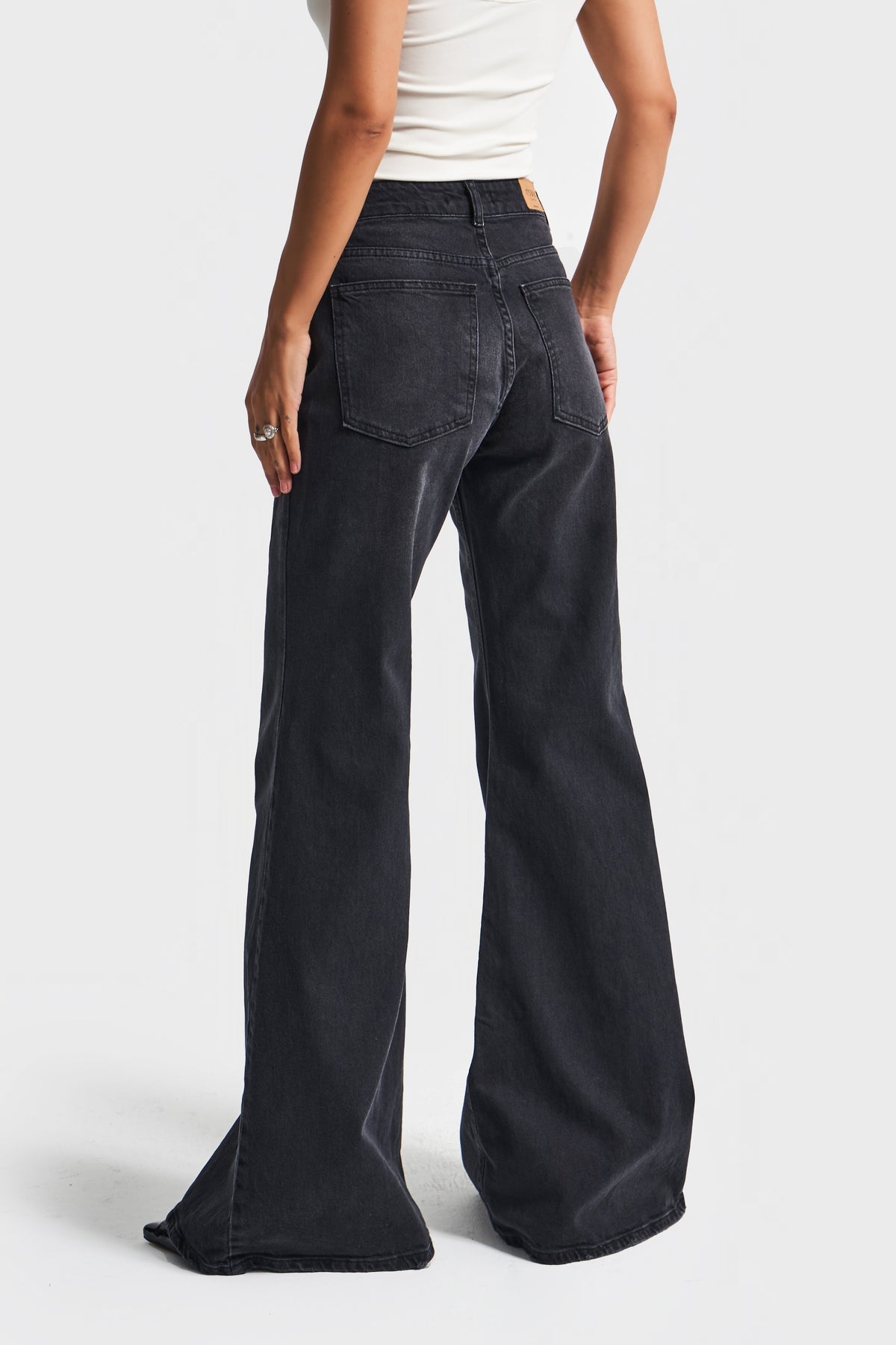 Flared Denim Jeans - Black Color - Mid waist