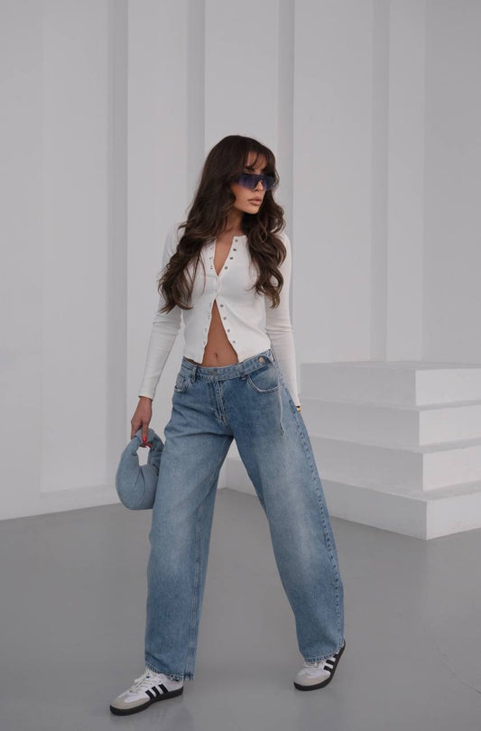 Mom Fit Jeans - A relaxed fit with a modern edge you’ll reach for on repeat - Blue jeans -
