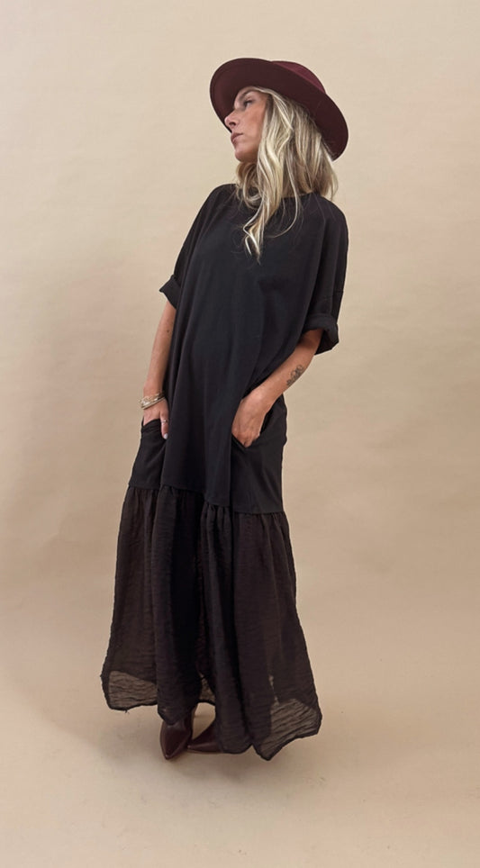Effortless Flow Maxi Dress – Black